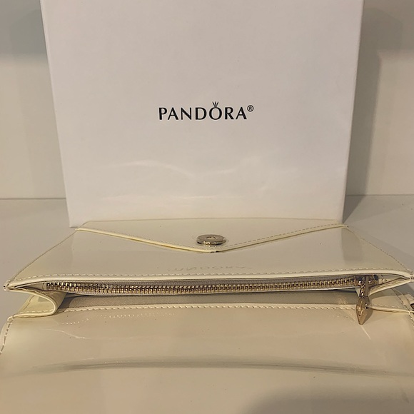 Pandora Clutch - Picture 2 of 3